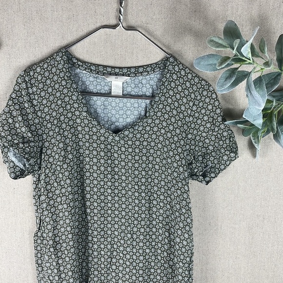 H&M > Green Floral Shift Dress - Picture 2 of 10